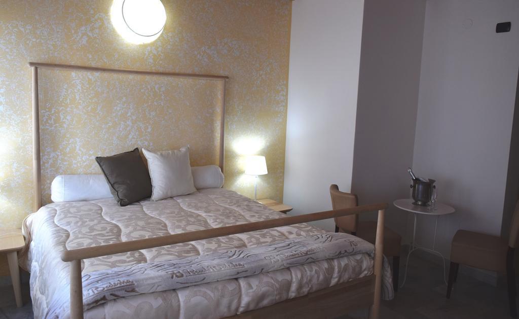 Hotel Quadrifoglio Pontecagnano Eksteriør bilde
